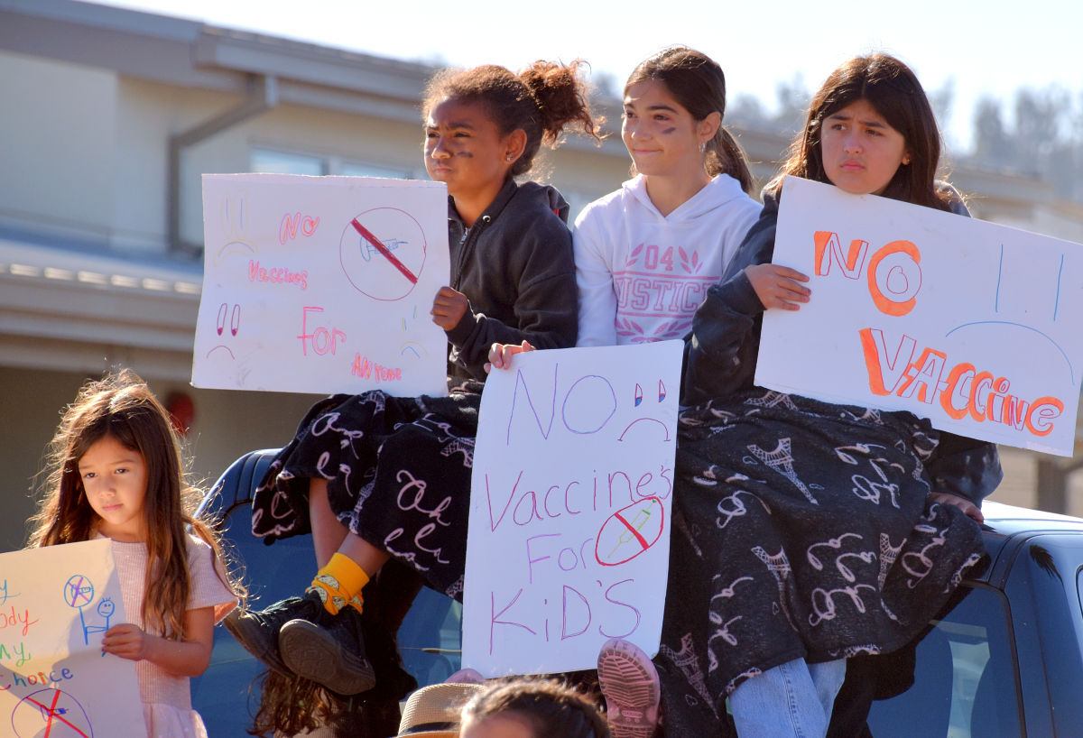 101821-smt-news-anti-vax-mandate-001.jpg